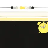 Tablica dla dzieci z magnesami i miejscem na akcesoria