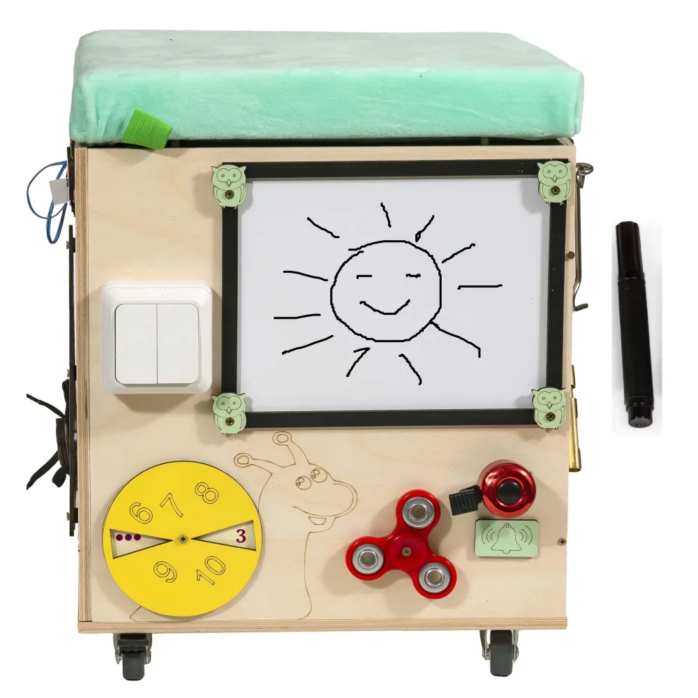 Kolorowa pufa edukacyjna z welurową poduszką i interaktywnymi zabawkami