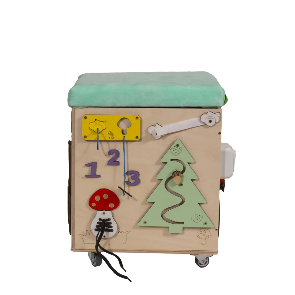 Tablica suchościeralna i elementy edukacyjne w pufie manipulacyjnym LAS