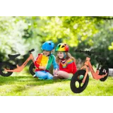 Zbliżenie na koła i ramę rowerka biegowego Trike Fix Active X2