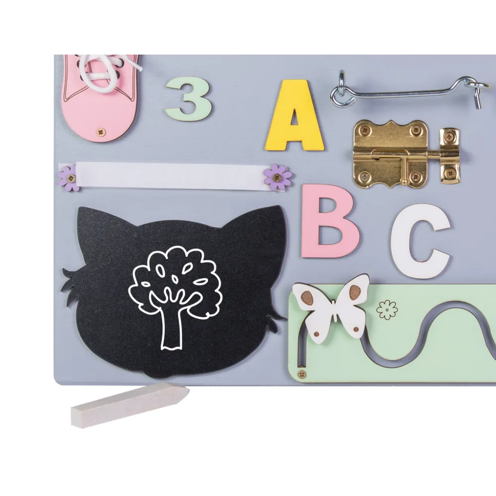 Bezpieczna tablica manipulanacyjna dla dzieci z elementami do nauki sznurowania