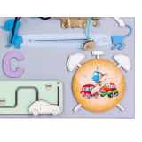 Tablica manipulacyjna dla dzieci z zegarem, literkami i sorterem kształtów