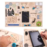 Drewniana tablica manipulacyjna 75x50 cm z kolorowymi elementami edukacyjnymi