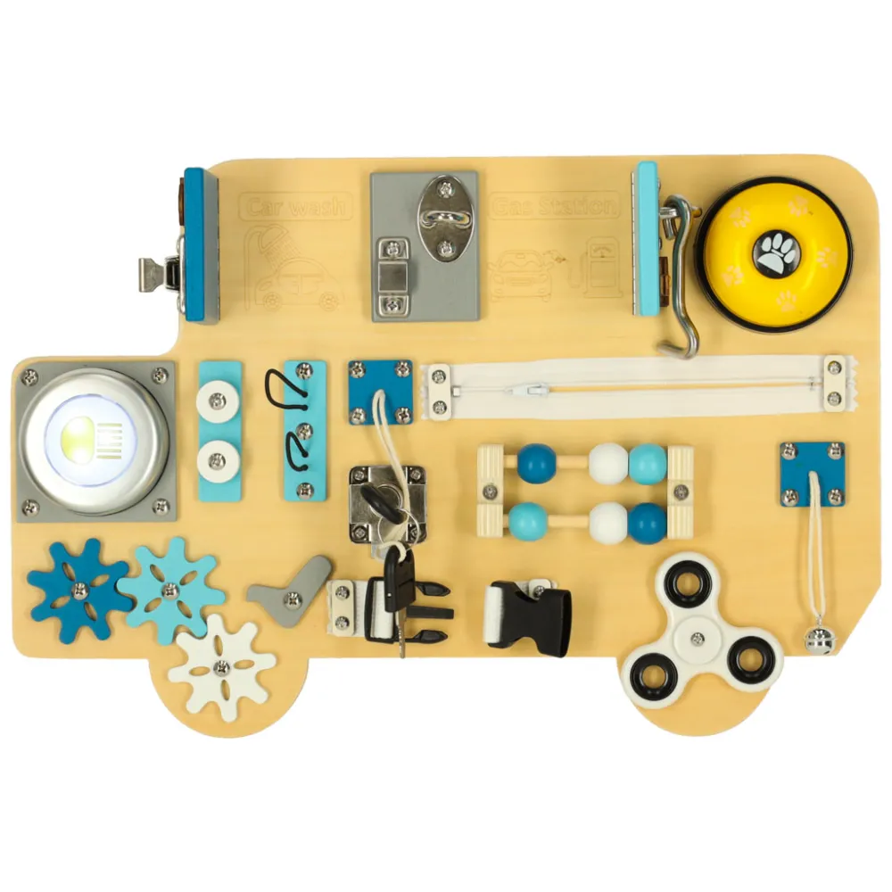 Zbliżenie na zamki i kluczyki na tablicy LULILO BUSO