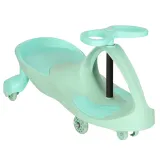 Miętowy jeździk z świecącymi kołami LED podczas jazdy w mieszkaniu