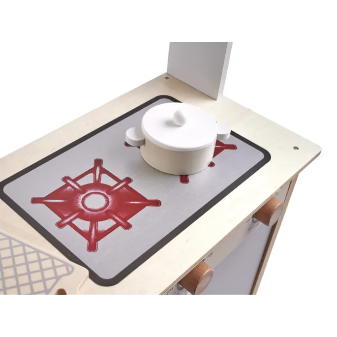 Elementy zestawu: deska, talerz, garnek i buteleczka w kuchni KUKETO