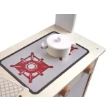 Elementy zestawu: deska, talerz, garnek i buteleczka w kuchni KUKETO