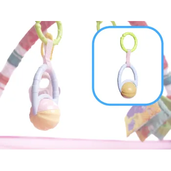 Basen suchy z kolorowymi piłeczkami w macie edukacyjnej różowej