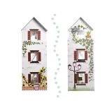 Widok z przodu na pastelowy domek boho z drewnianymi mebelkami