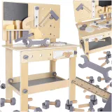 Drewniany warsztat z narzędziami dla dzieci na stoliku, idealny do zabawy