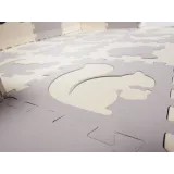 Piankowa mata puzzle szara ecru jako element nowoczesnego pokoju dziecięcego