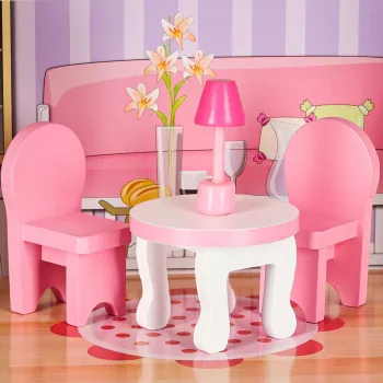 Kolorowy drewniany domek dla lalek z detalami na ścianach