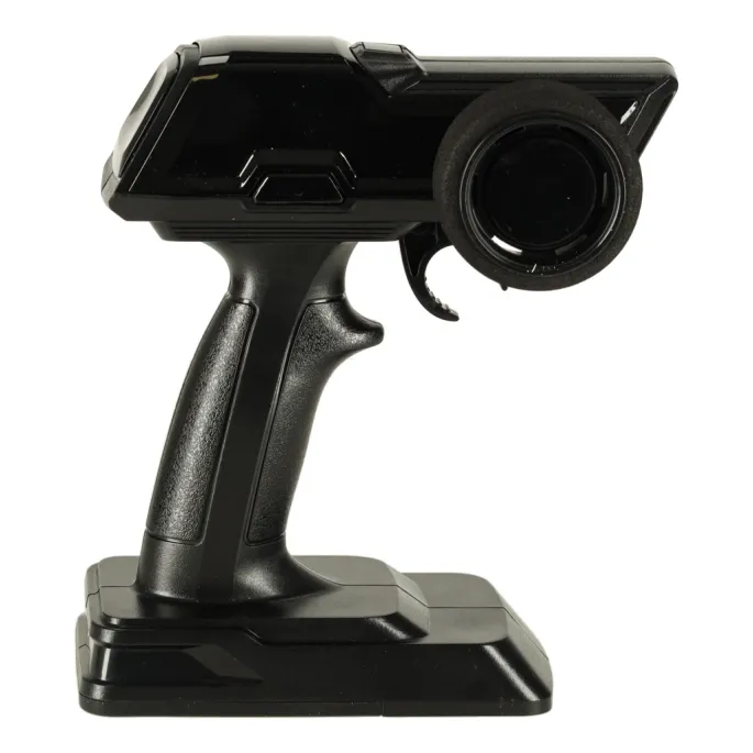 Koła samochodu RC z wyraźnym bieżnikiem dla lepszej przyczepności