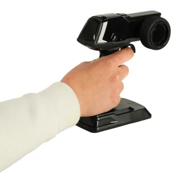 Samochód zdalnie sterowany off-road z bagażnikiem i atrapą koła na dachu