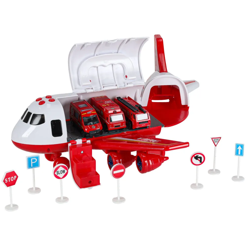 Samolot transporter z rozstawioną rampą i samochodami straży pożarnej