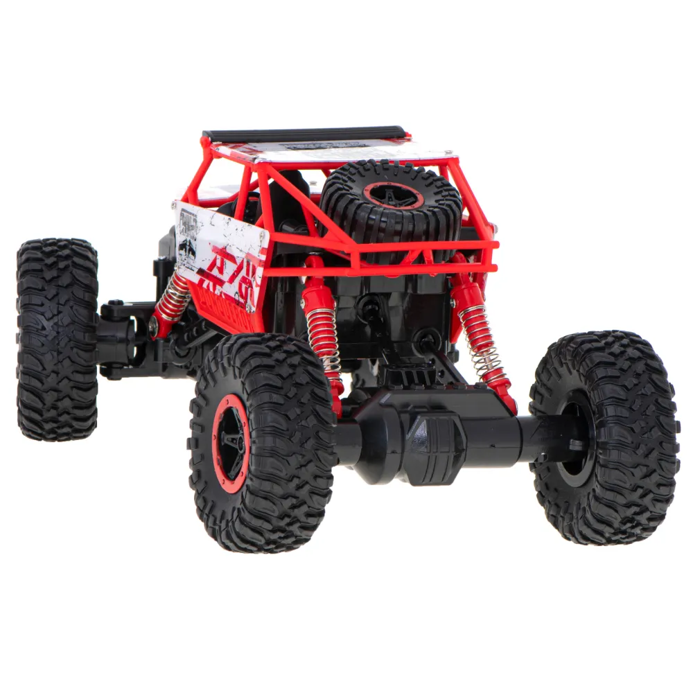 RC Rock Crawler jadący po piasku i przeszkodach