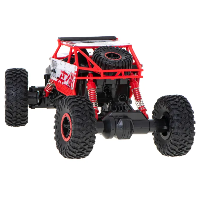 RC Rock Crawler jadący po piasku i przeszkodach