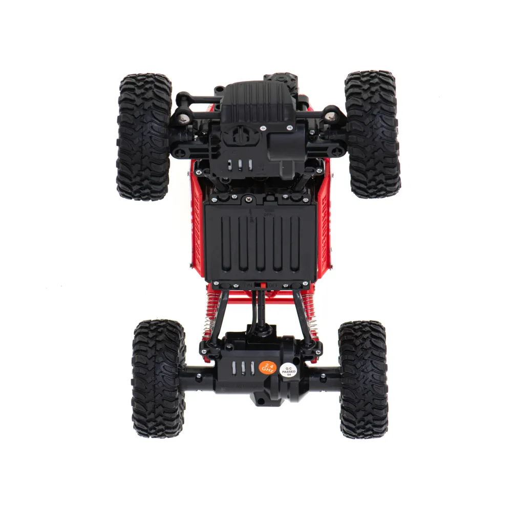 Zbliżenie na koła i zawieszenie modelu RC Rock Crawler
