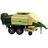 Czerwony traktor dziecięcy z realistyczną przyczepą do słomy