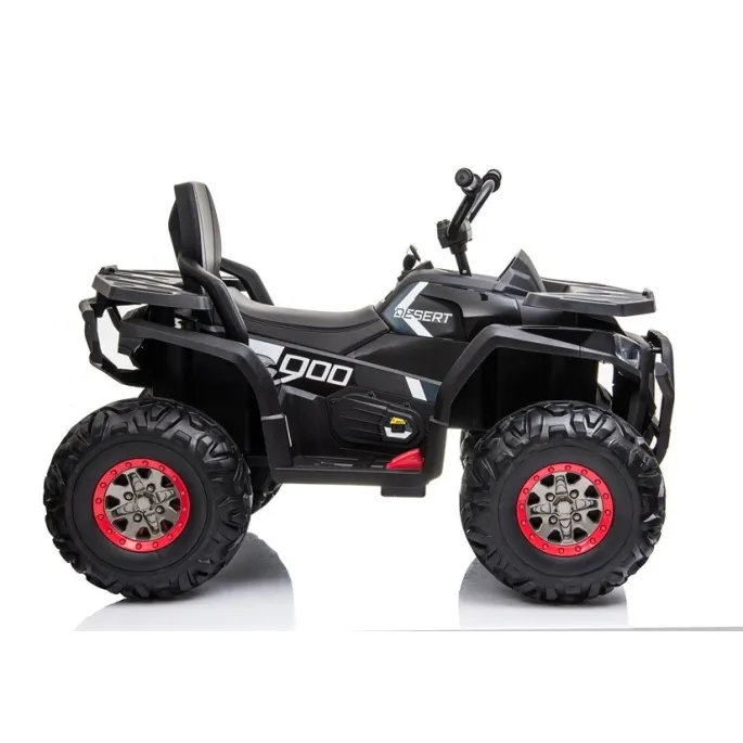 Czarny quad dziecięcy z akumulatorem na tle białego tła