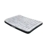 Materac z flokowaną powierzchnią, idealny do spania pod namiotem