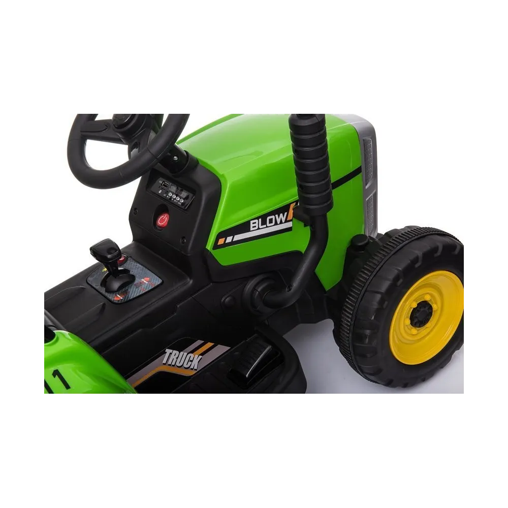 Widok z boku: traktor elektryczny XMX611 z przyczepą w akcji