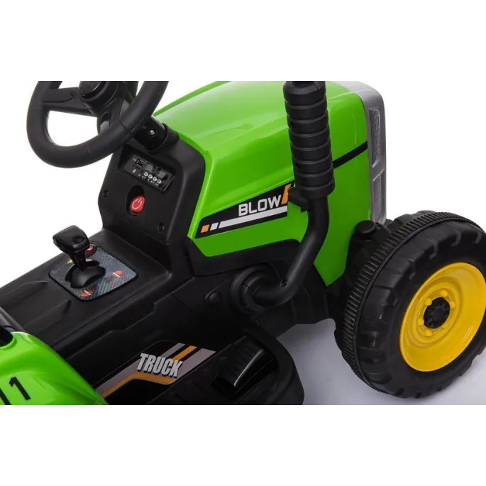 Widok z boku: traktor elektryczny XMX611 z przyczepą w akcji