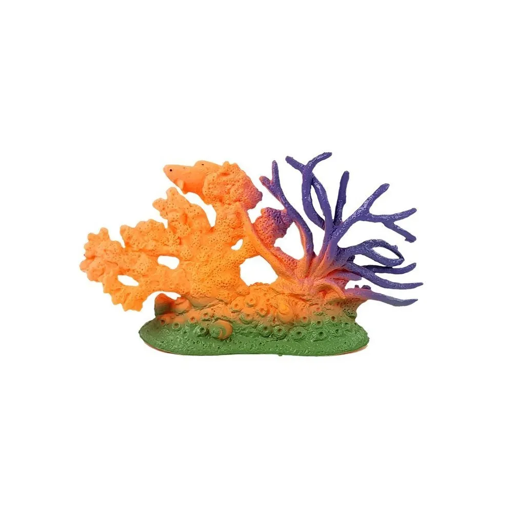 Ruchomy żółw morski wśród zestawu zwierząt oceanicznych