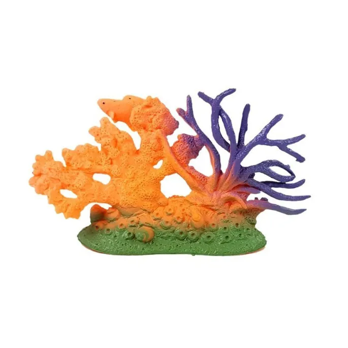 Ruchomy żółw morski wśród zestawu zwierząt oceanicznych