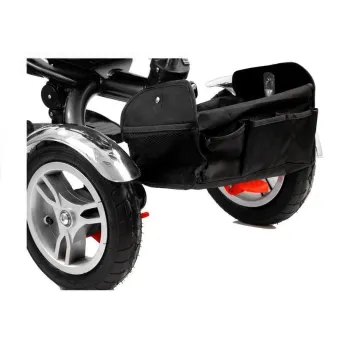 Nowoczesny rower trójkołowy PRO500 czerwony prezentowany na zewnątrz