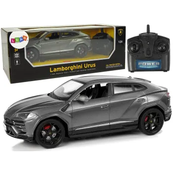 Czarne auto RC Lamborghini Urus skala 1:24 na białym tle