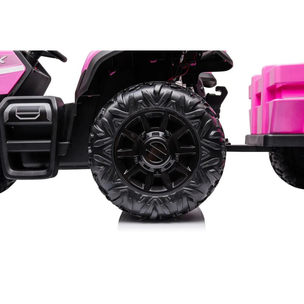 widok tylnej części traktora blt-206 różowy