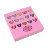 otwarta paletka z akcesoriami do makijażu i manicure