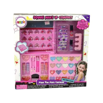 estetyczna różowa paletka widoczna od góry z przezroczystymi serduszkami