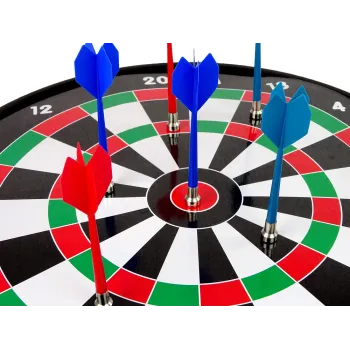 Widok całej tarczy z rzutkami na polach punktowych