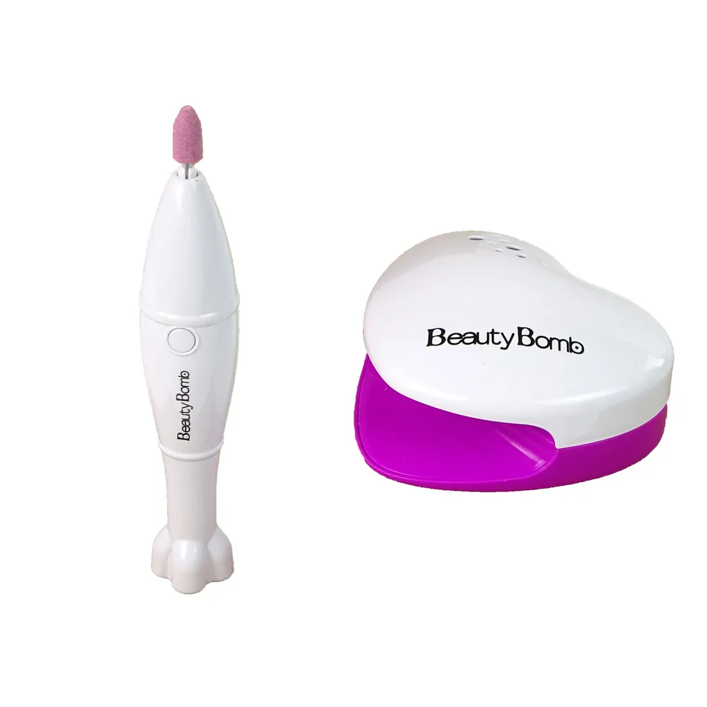 dwa kolorowe lakiery oraz brokaty do dekoracji paznokci