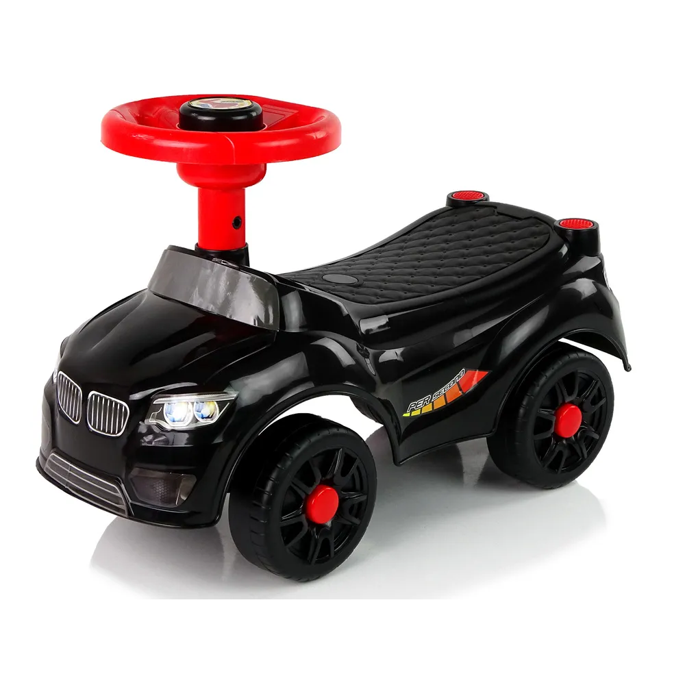 Detal kierownicy z klaksonem w samochodzie jeździku QX-3399-2