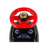 Zbliżenie na naklejki reflektorów i grill dziecięcego jeździka