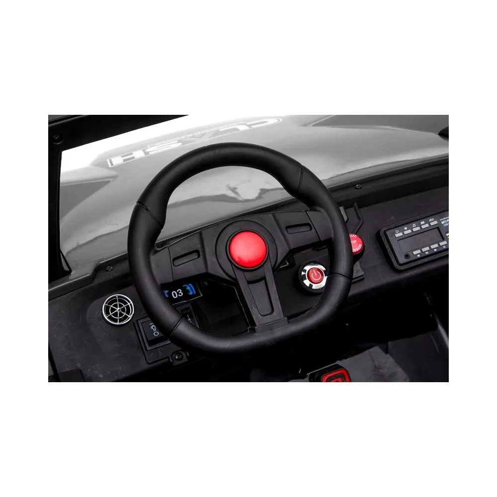 zbliżenie na detale czarnego auta sx1928 na akumulator