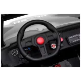 zbliżenie na detale czarnego auta sx1928 na akumulator