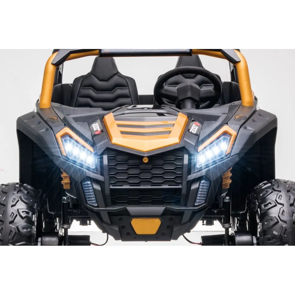 zbliżenie na detale nadwozia złotego auta akumulatorowego