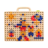 Zbliżenie na akcesoria: śrubokręty i klucz z zestawu