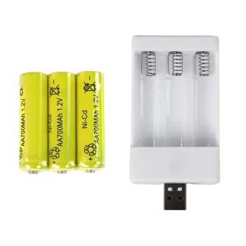 zbliżenie na gąsienice czołgu i szczegóły militarnej kolorystyki