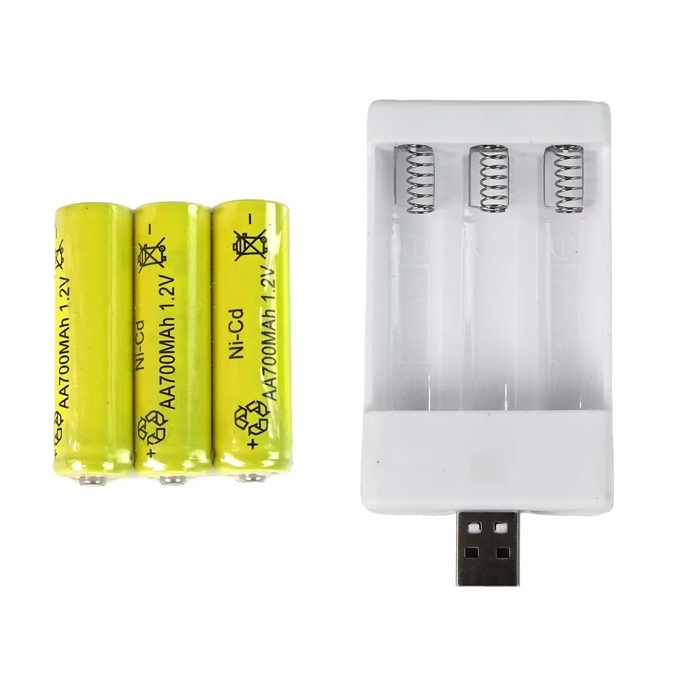 zbliżenie na gąsienice czołgu i szczegóły militarnej kolorystyki