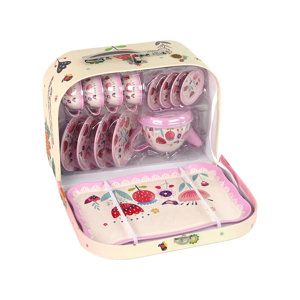 wszystkie elementy zestawu do kawy i herbaty na białym tle