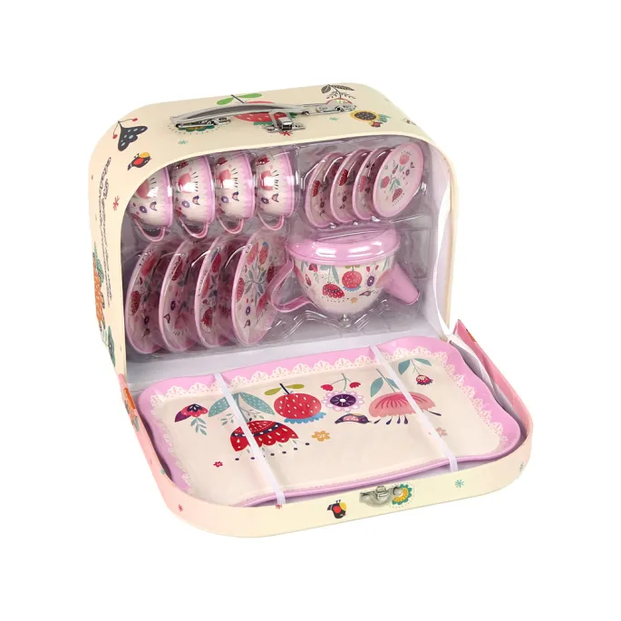 wszystkie elementy zestawu do kawy i herbaty na białym tle