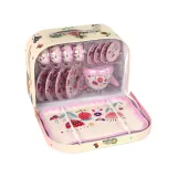 wszystkie elementy zestawu do kawy i herbaty na białym tle