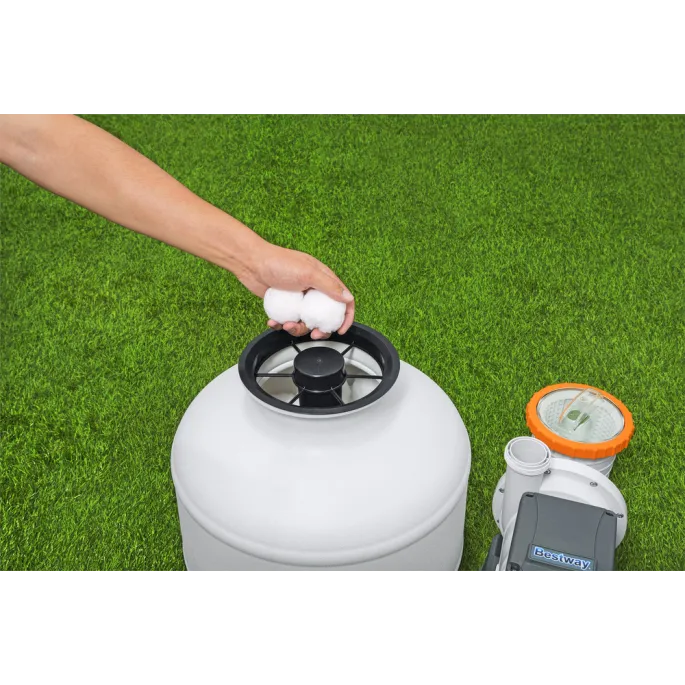 Zbliżenie na panel sterowania pompy piaskowej z automatycznym zegarem