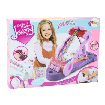 wszystkie składniki zestawu rozłożone na stole do zabawy