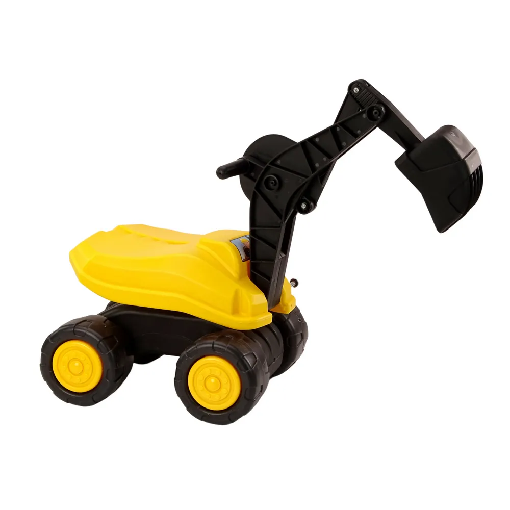 duża żółta koparka jeździk z czarną łyżką na tle białym